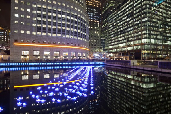 colorful-paper-boats-float-across-londons-canary-wharf-3