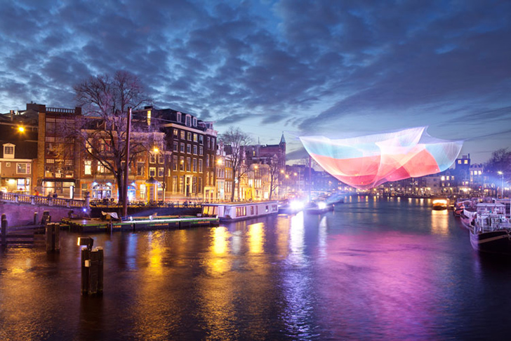 One of the event’s main features is a beautiful 230-foot aerial sculpture suspended on the Amstel River, by Janet Echelman which maps the height of a tsunami wave.
