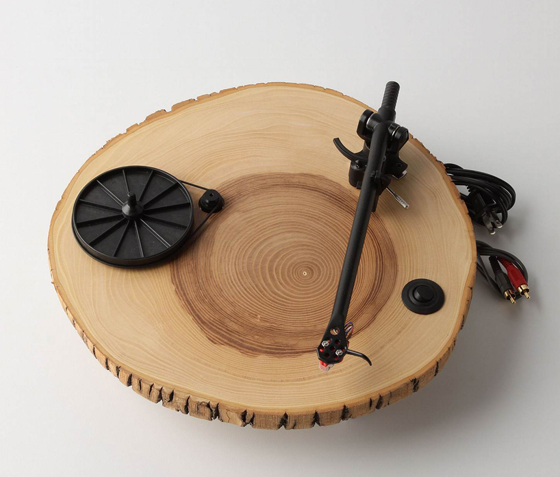 The design is handmade in the US and is outfitted with a premotech motor and a rega tonearm